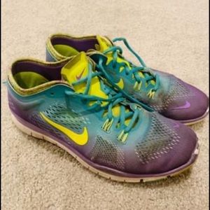 Women’s Nike tennis shoes